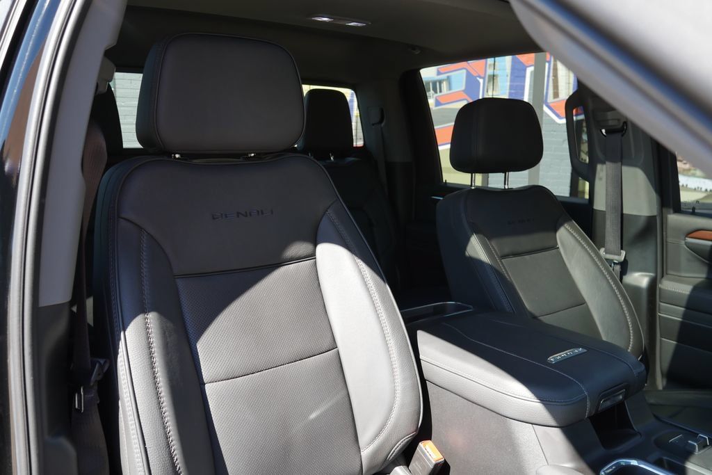 Used 2024 GMC Sierra 3500 Denali w/ Denali Reserve Package AWD/4WD image 14