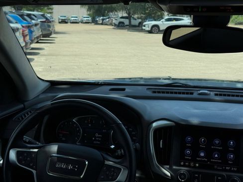 Used 2024 GMC Terrain SLT AWD/4WD image 35