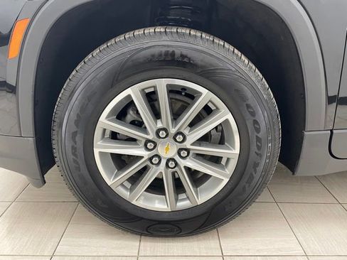 Used 2023 Chevrolet Traverse LT image 7
