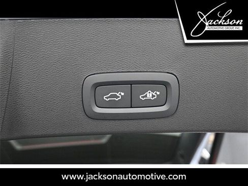 Used 2025 Volvo XC40 B5 Plus w/ Protection Package Premier image 27