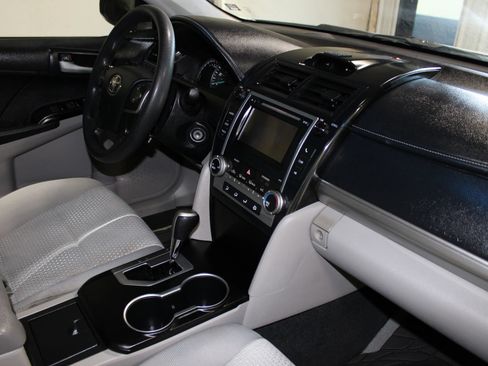 Used 2012 Toyota Camry LE FWD image 23