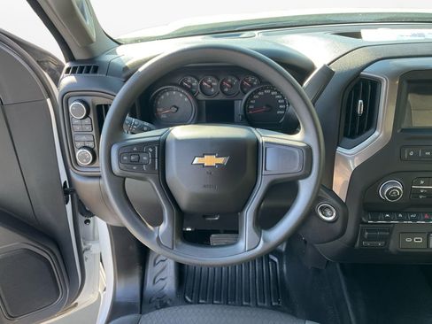 Used 2025 Chevrolet Silverado 1500 W/T w/ Z71 Off-Road Package AWD/4WD image 12