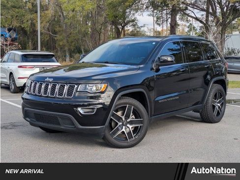 Used 2021 Jeep Grand Cherokee Laredo image 1