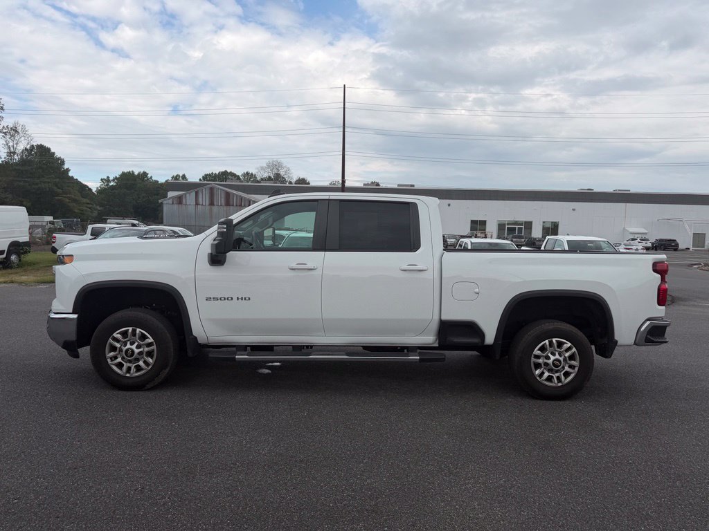 Used 2024 Chevrolet Silverado 2500 LT RWD image 2