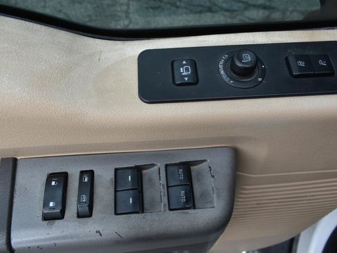 Used 2016 Ford F350 Lariat w/ Lariat Interior Package AWD/4WD image 38
