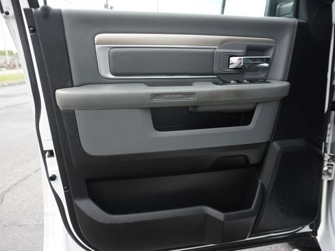 Used 2017 RAM 1500 Classic SLT RWD image 11