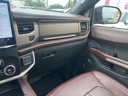 Used 2024 Ford Expedition Limited AWD/4WD image 40