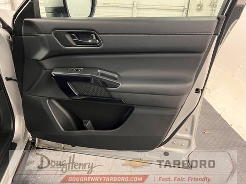 Used 2025 Nissan Pathfinder SV FWD image 43