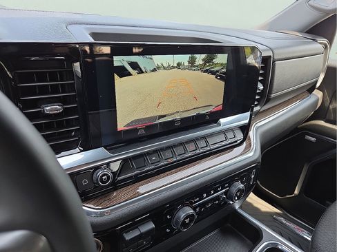 Used 2024 Chevrolet Silverado 1500 LT Trail Boss w/ Convenience Package II image 16