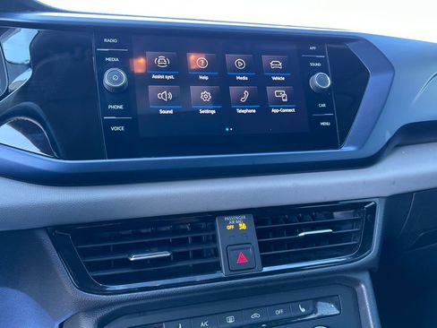 Used 2022 Volkswagen Taos SE image 24