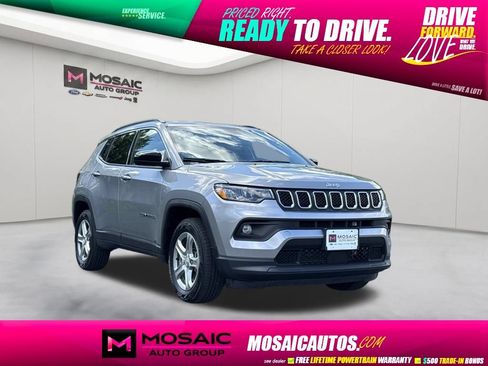 Used 2024 Jeep Compass Latitude AWD/4WD image 1