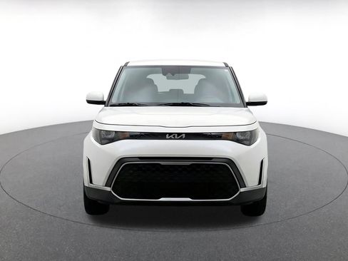 Used 2025 Kia Soul LX w/ LX Technology Package FWD image 2