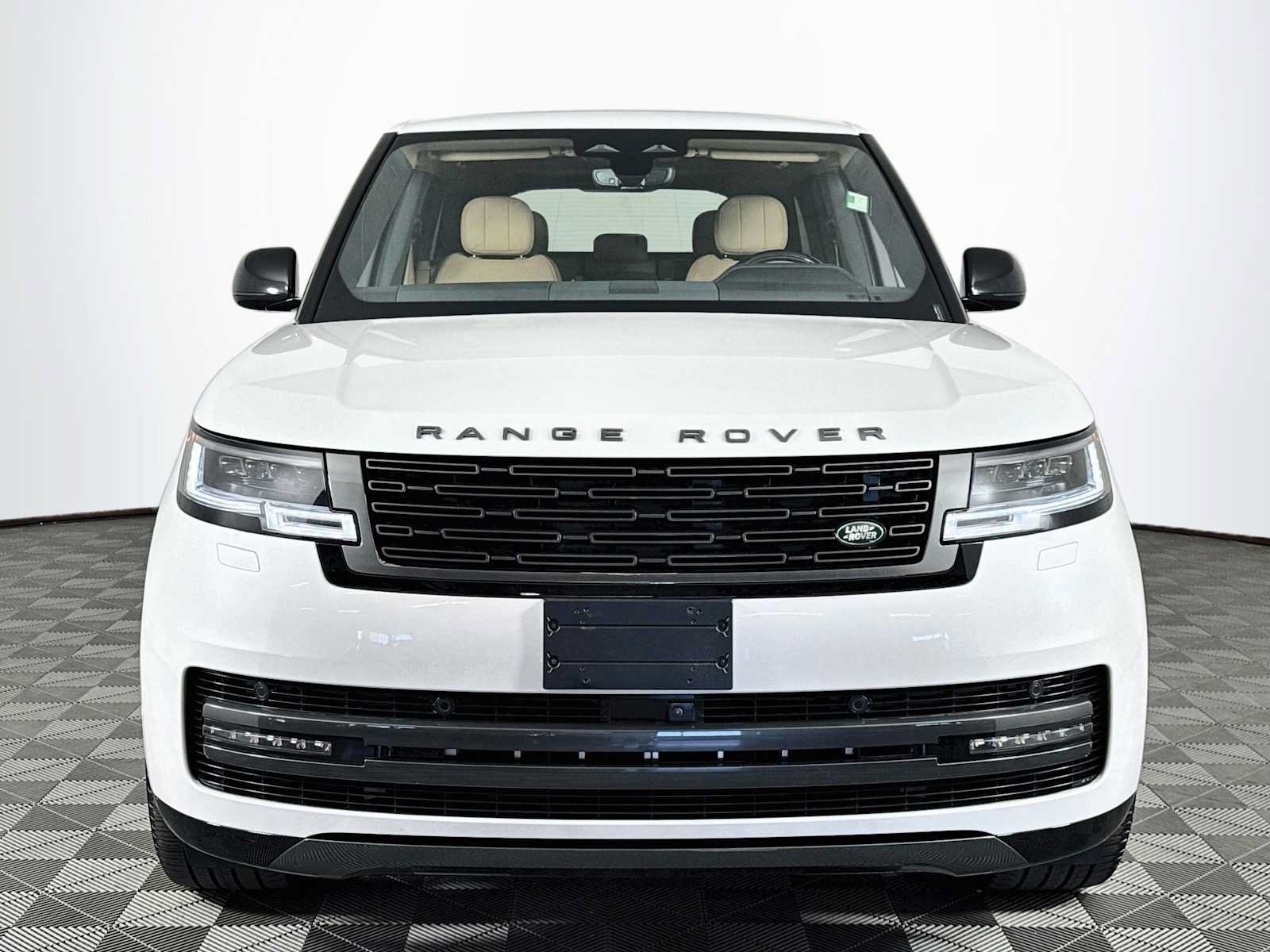 Used 2024 Land Rover Range Rover SE AWD/4WD image 2