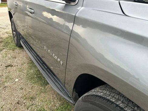 Used 2019 Chevrolet Suburban LT RWD image 8