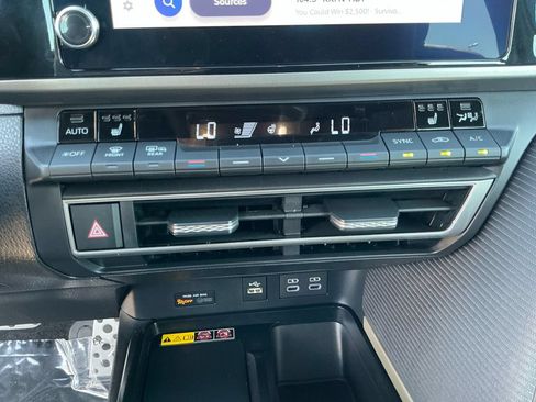 Used 2026 Toyota Camry SE w/ Convenience Package AWD/4WD image 21