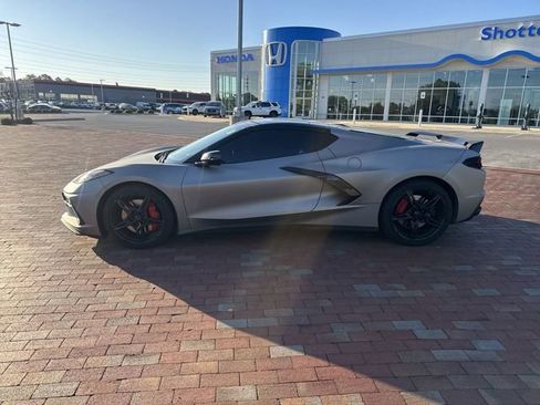 Used 2022 Chevrolet Corvette Stingray Preferred Cpe w/ Z51 Performance Package RWD image 3