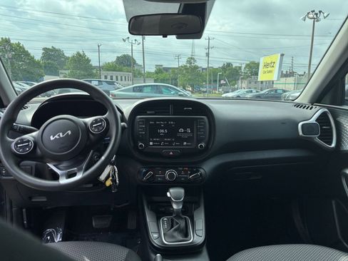 Used 2025 Kia Soul LX w/ LX Technology Package FWD image 32