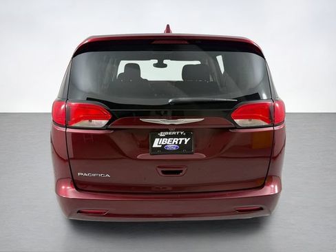 Used 2017 Chrysler Pacifica Touring FWD image 4