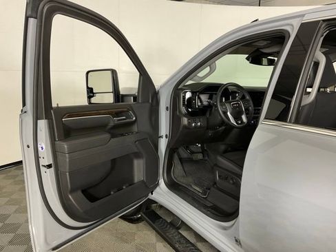 Used 2025 GMC Sierra 2500 SLE w/ SLE Value Package; image 21