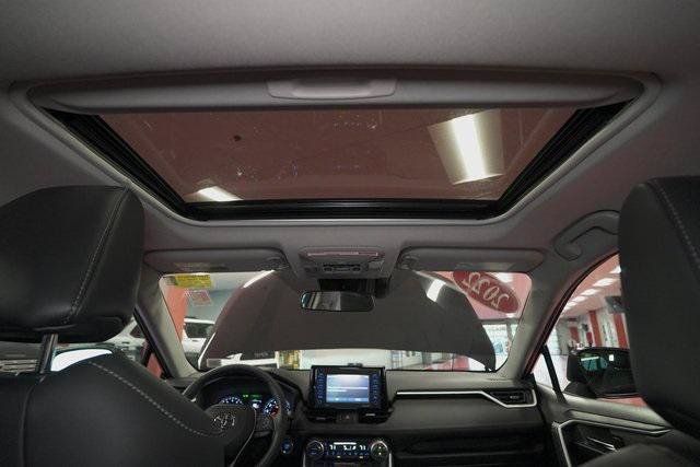 Certified 2022 Toyota RAV4 XLE Premium AWD/4WD image 36