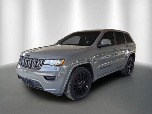 Used 2020 Jeep Grand Cherokee Altitude RWD image 2