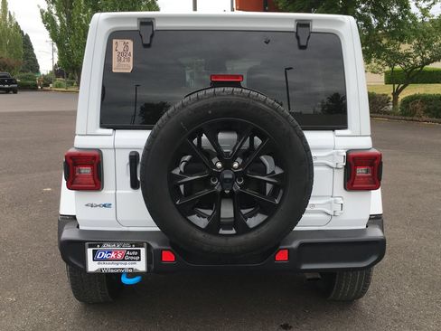 Used 2024 Jeep Wrangler Unlimited Sahara AWD/4WD image 5