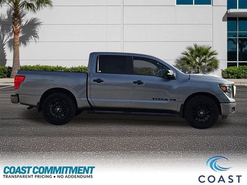 Used 2018 Nissan Titan SV w/ SV Convenience Package RWD image 5