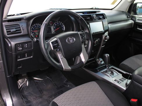 Used 2016 Toyota 4Runner SR5 AWD/4WD image 18