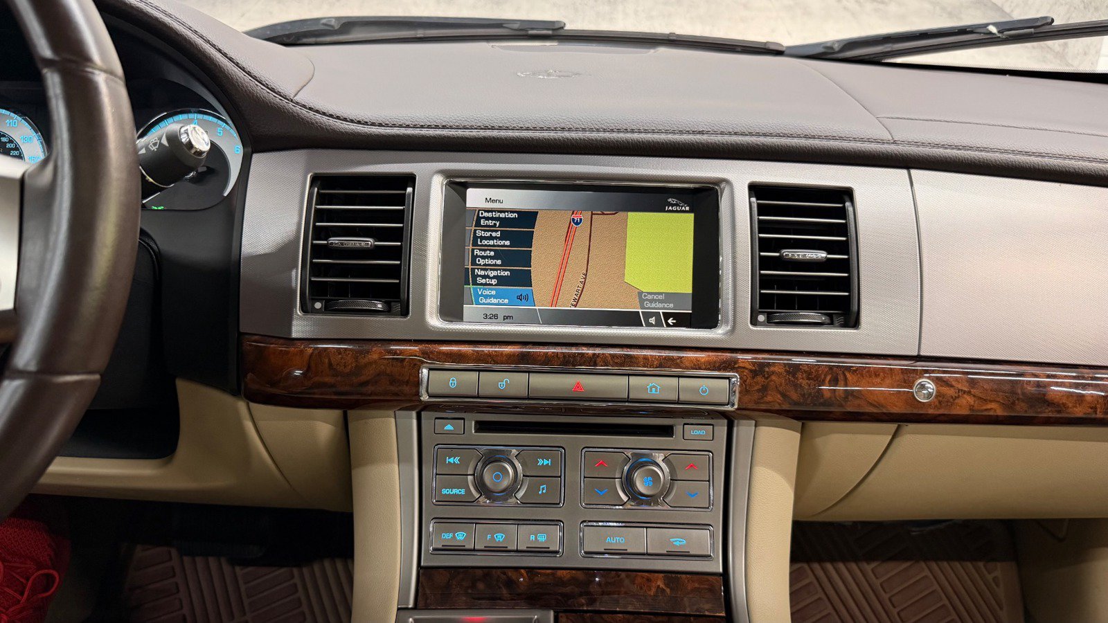 Used 2011 Jaguar XF RWD image 35