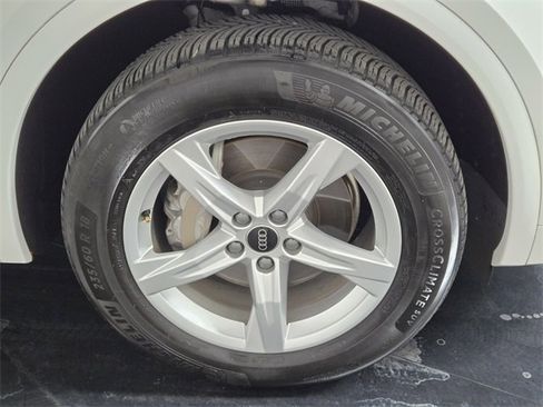 Used 2021 Audi Q5 2.0T Premium w/ Convenience Package image 9
