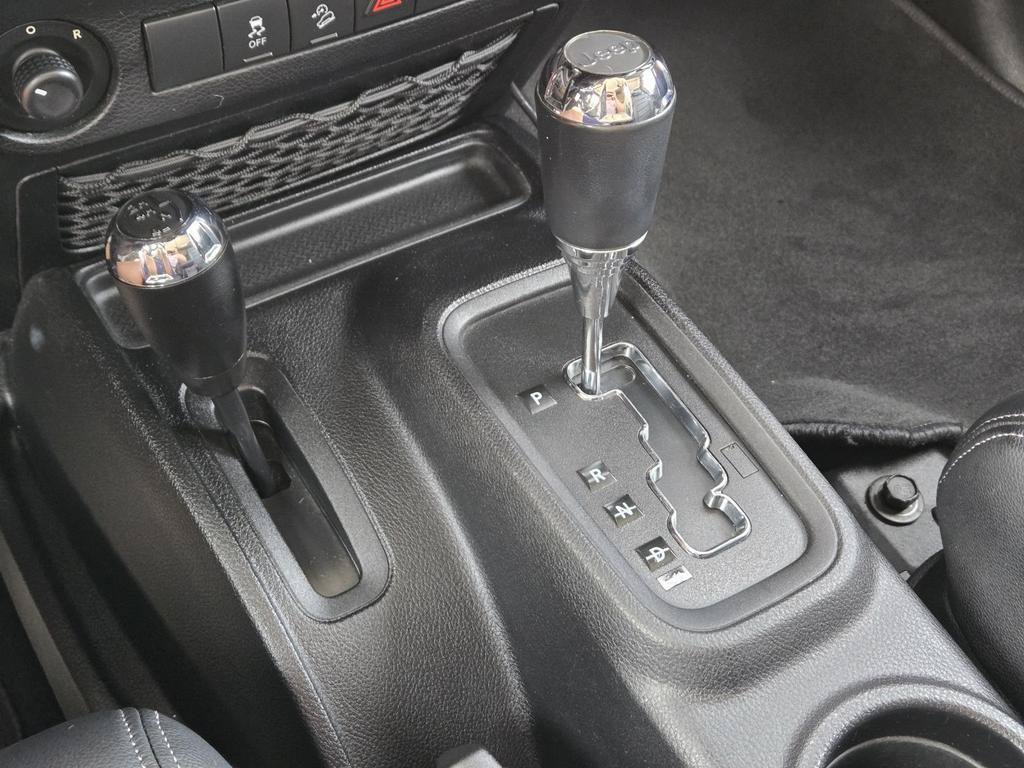 Used 2012 Jeep Wrangler Unlimited Sahara w/ Connectivity Group AWD/4WD image 25