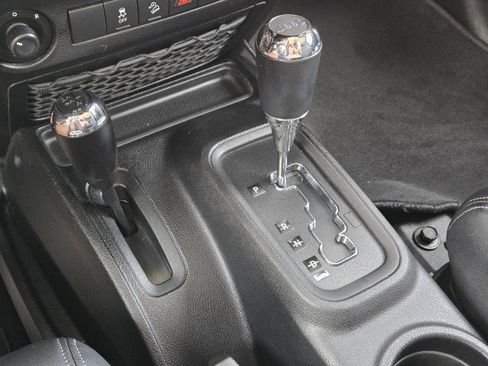 Used 2012 Jeep Wrangler Unlimited Sahara w/ Connectivity Group AWD/4WD image 25