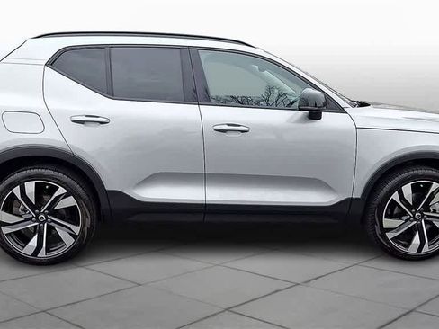 Used 2023 Volvo XC40 B5 Ultimate w/ Protection Package Premier image 9