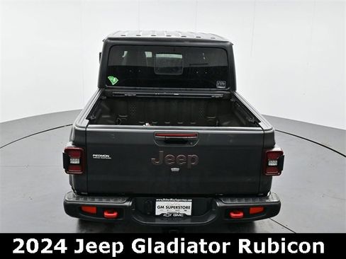 Used 2024 Jeep Gladiator Rubicon image 32