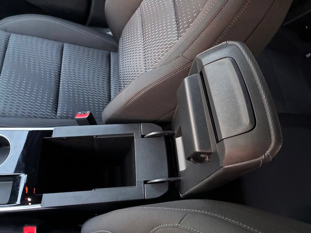 Used 2026 Chevrolet Equinox LT FWD image 40