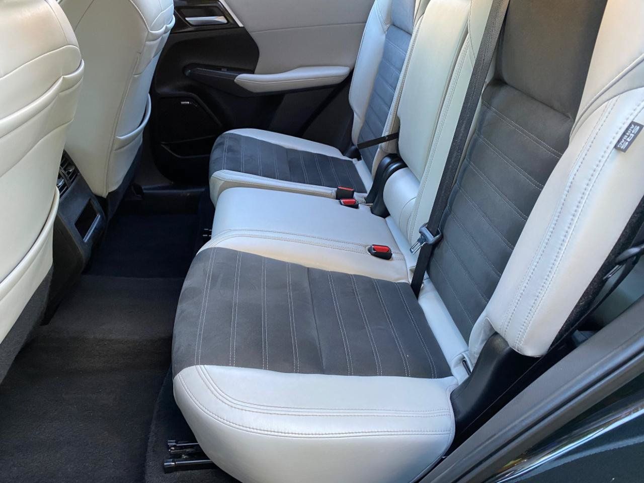 Used 2025 Mitsubishi Outlander SE FWD image 39