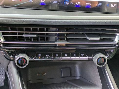 New 2026 Chevrolet Traverse LT w/ Driver Confidence Package image 19