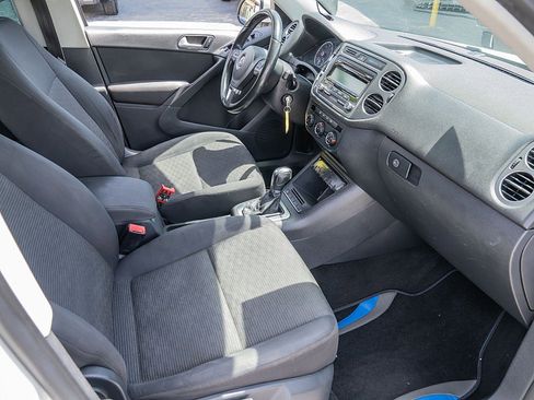 Used 2013 Volkswagen Tiguan S image 19