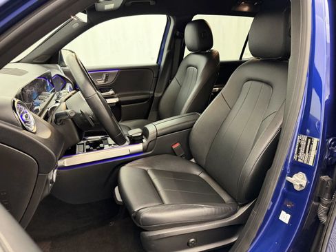 Used 2021 Mercedes-Benz GLB 250 4MATIC w/ Premium Package image 9