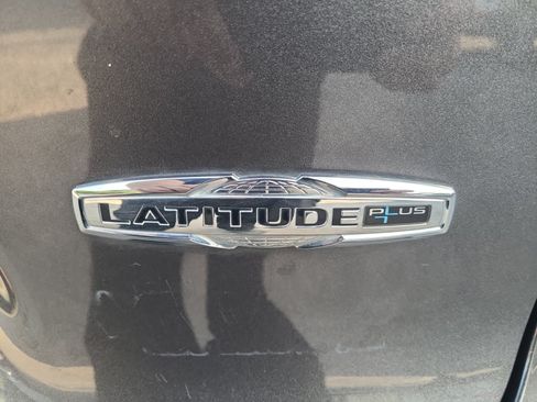 Used 2019 Jeep Cherokee Latitude Plus w/ Comfort/Convenience Group AWD/4WD image 26