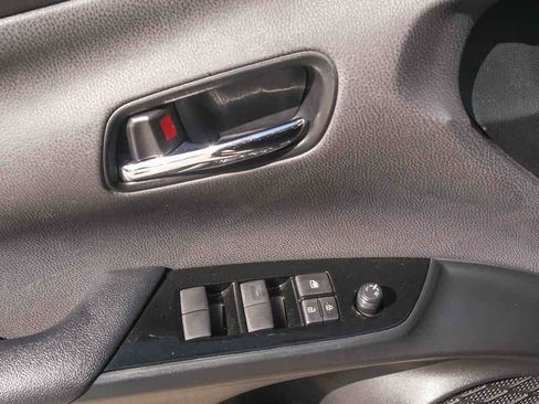 Used 2022 Toyota Prius XLE image 17