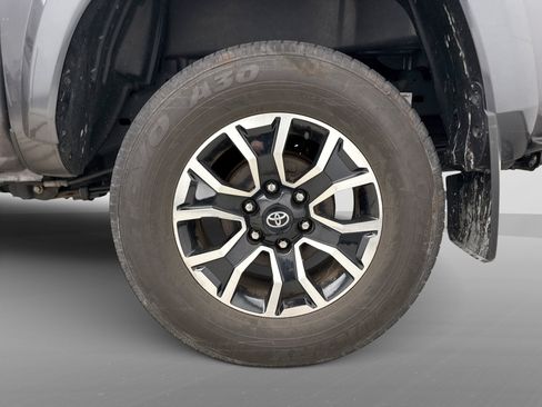 Used 2022 Toyota Tacoma TRD Sport w/ Technology Package AWD/4WD image 13