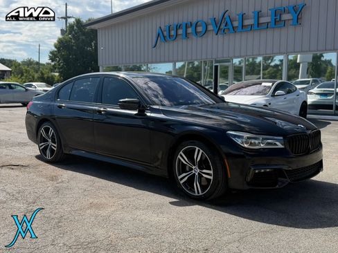 Used 2016 BMW 750i xDrive AWD/4WD image 1