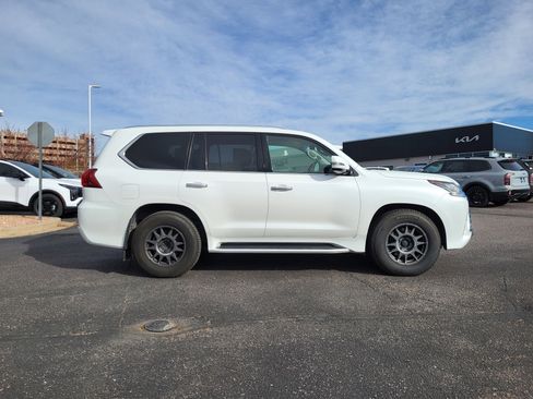 Used 2016 Lexus LX 570 4WD image 3