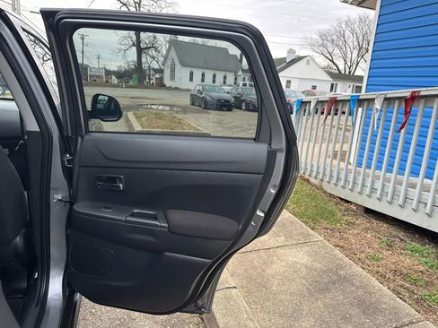 Used 2023 Mitsubishi Outlander Sport S Sport Utility 4D image 13