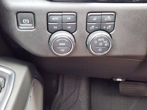 Used 2024 Chevrolet Silverado 1500 High Country w/ High Country Premium Package AWD/4WD image 19