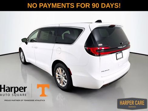 New 2026 Chrysler Pacifica Select image 9