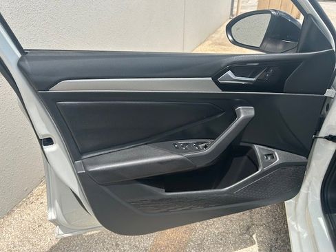 Used 2019 Volkswagen Jetta R-Line FWD image 9