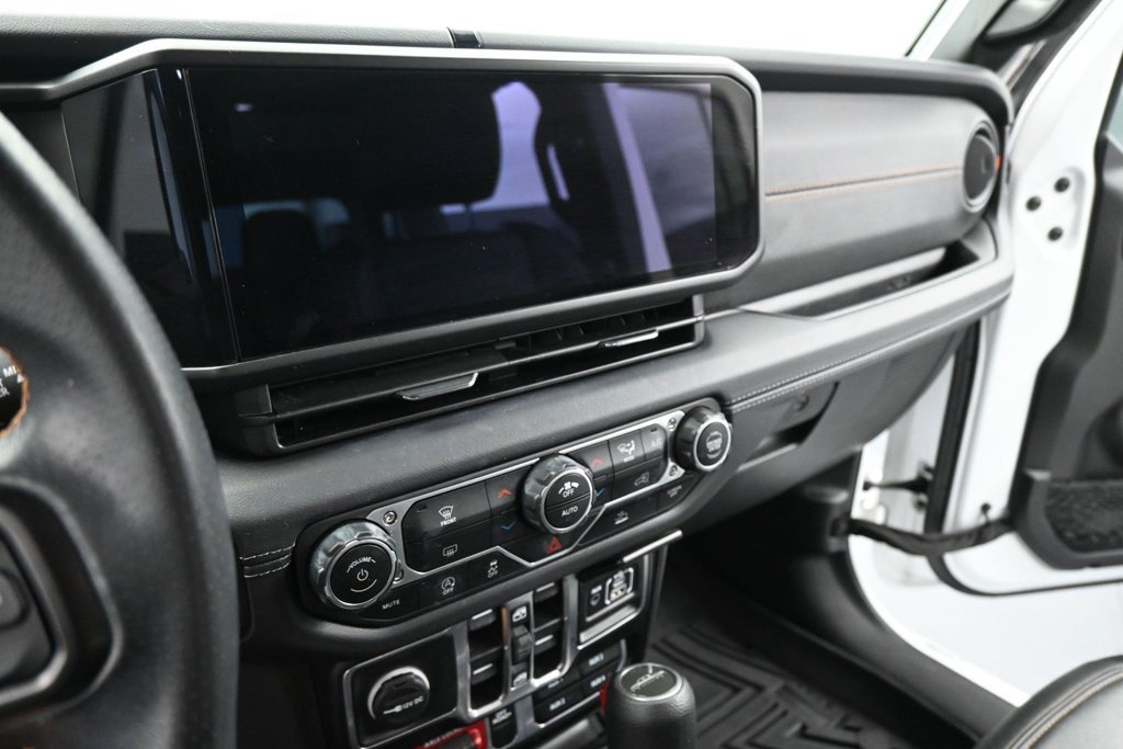 Used 2024 Jeep Gladiator Mojave AWD/4WD image 19