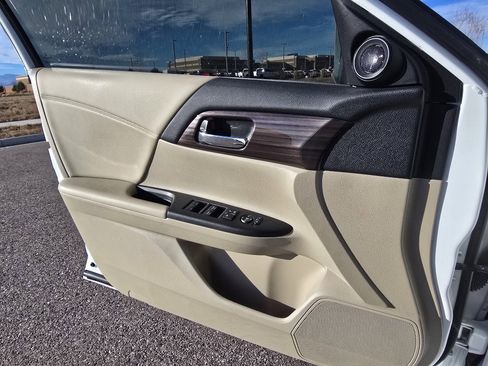 Used 2016 Honda Accord EX image 16